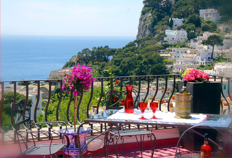 Villa for rent in italy, capri with 3 indipendent apartments